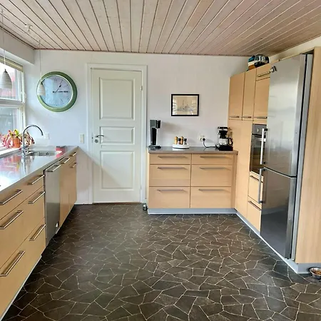 Dejlig Og Hyggelig Hus I *