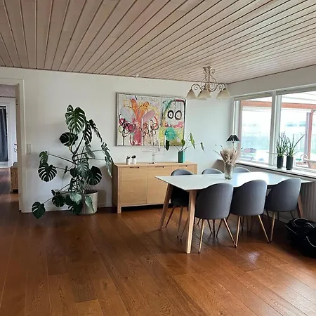 Dejlig Og Hyggelig Hus I *